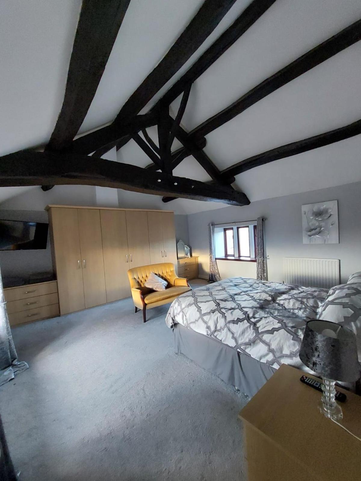 The Farm House Modern Spacious 2 Bedroom Home At Tong Road Leeds Perfect For Contractors Free Secure Parking 帕德西 外观 照片